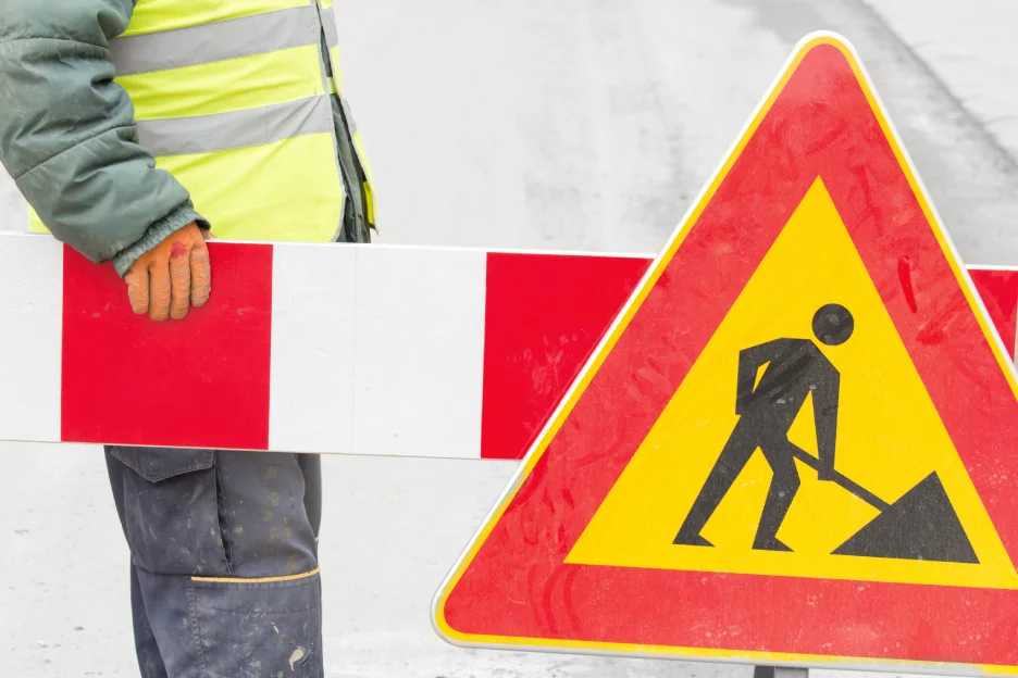 Normas de OSHA, ANSI y NEMA para señales de seguridad