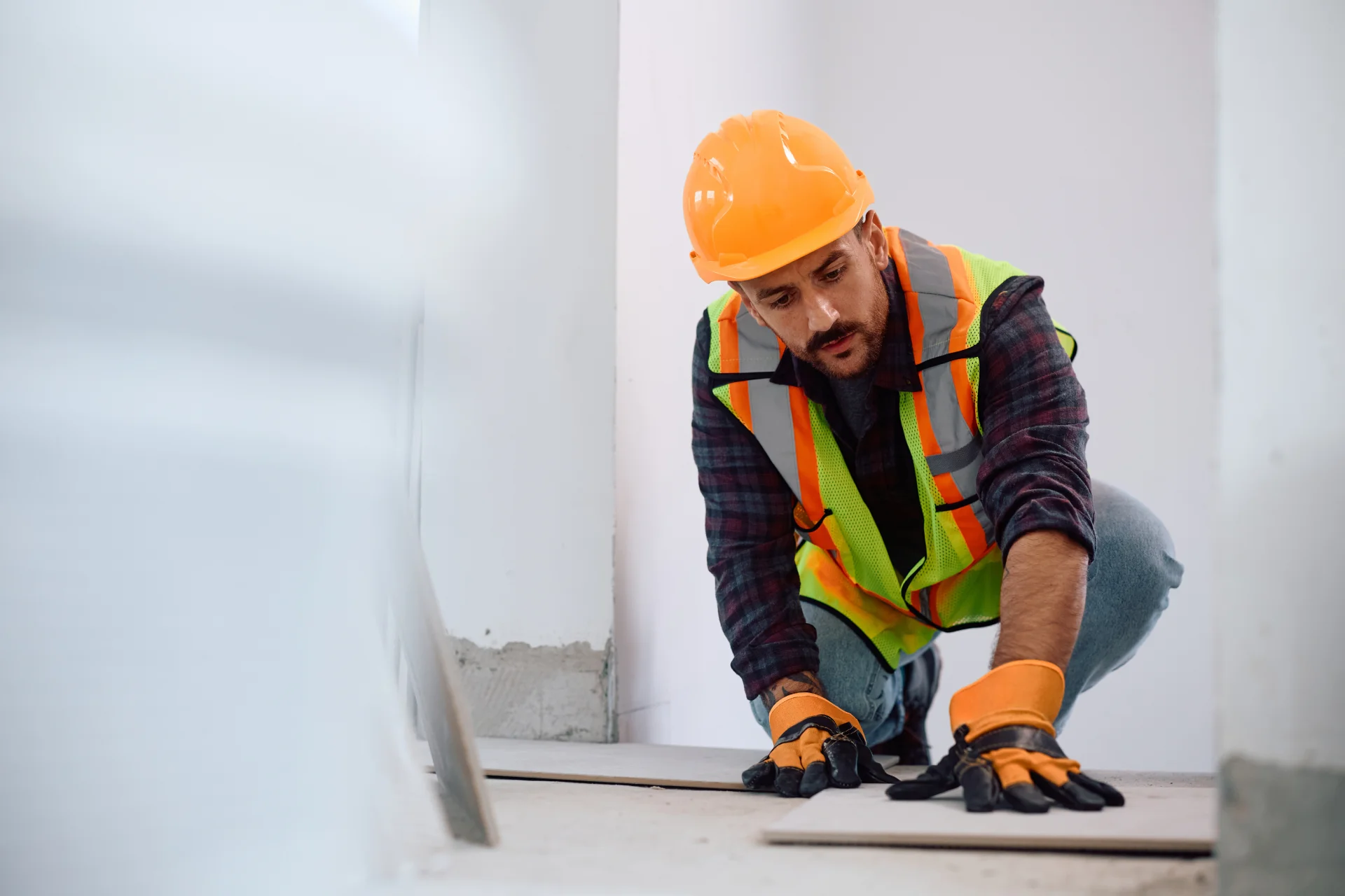Trabajador lesionado buscando orientación legal