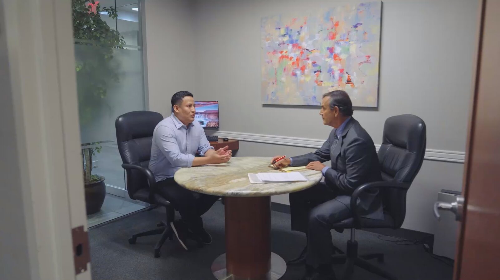 Video sobre cuándo conviene hablar con abogados por lesiones de costillas