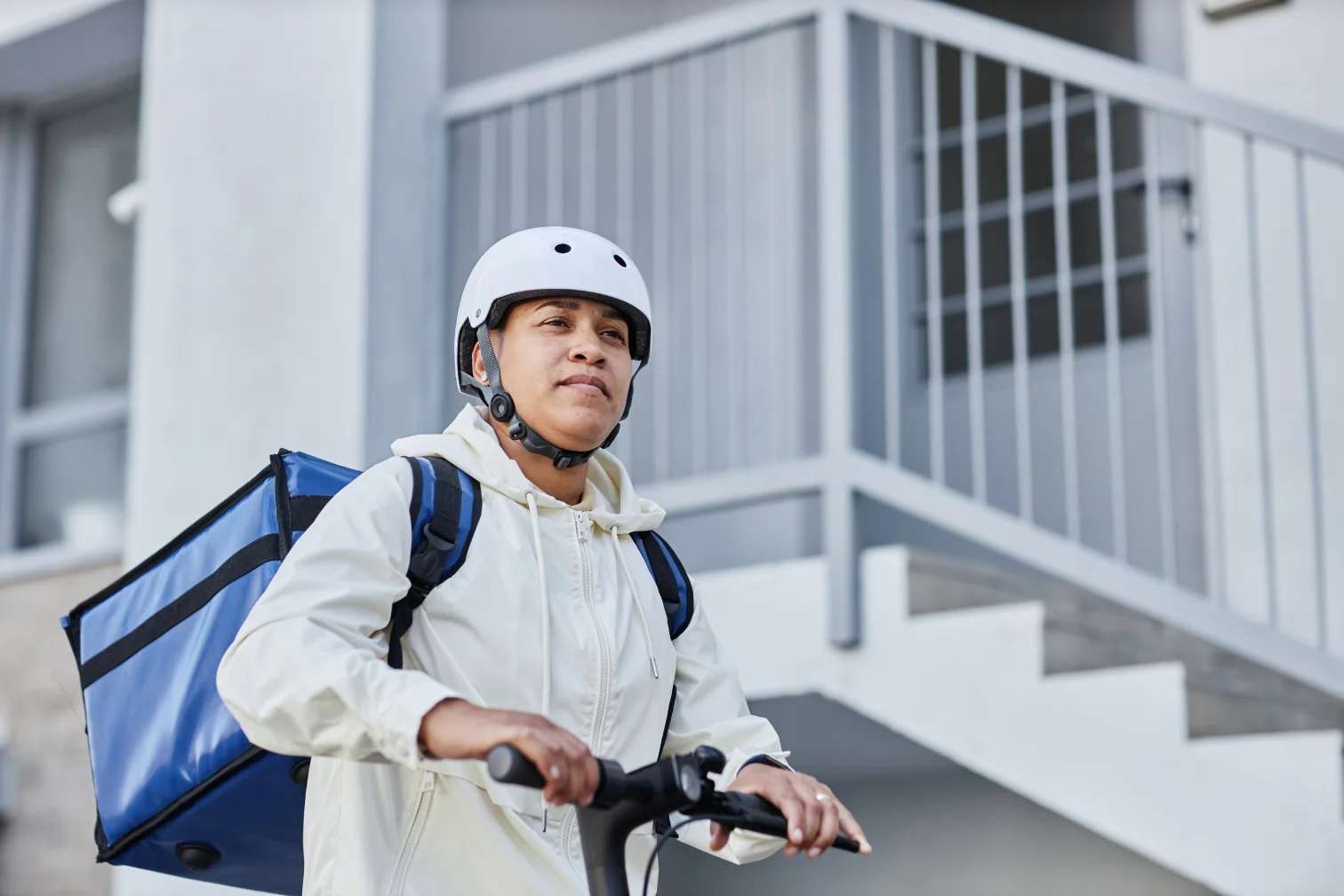 Accidente de repartidor en NY: derechos laborales y qué hacer si eres «delivery worker»