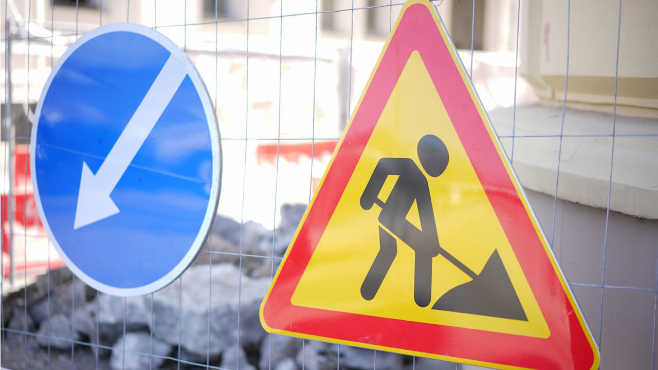 Colores y formas de las señales de seguridad en construcción: lo que cada trabajador hispano debe saber