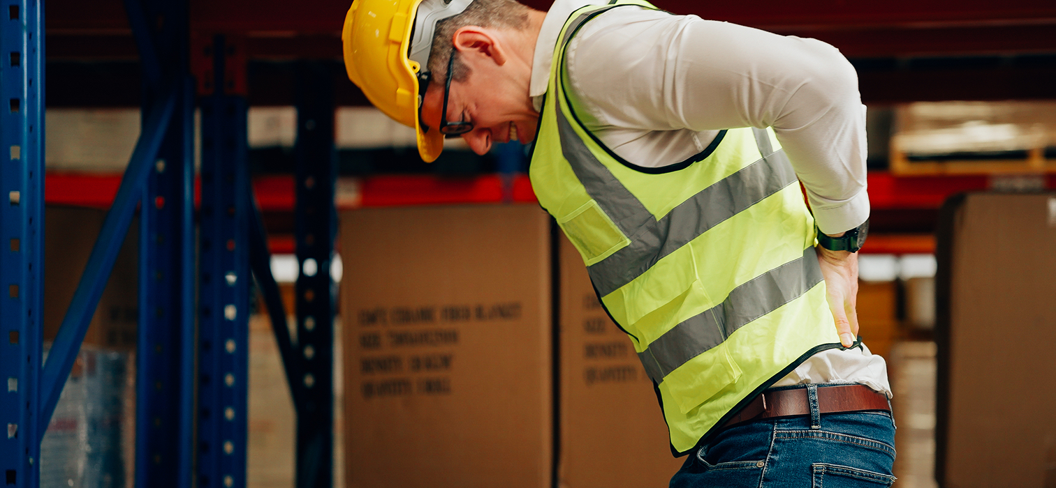 Trabajador lesionado por un accidente laboral que sufrió lesiones de columna