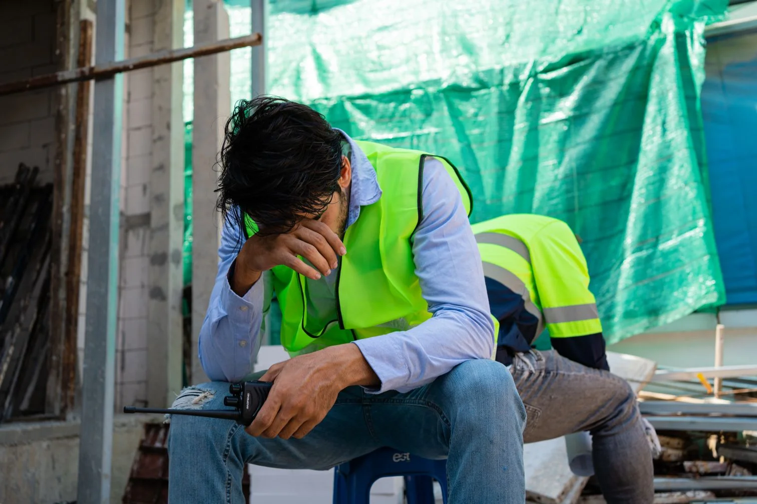 Represalias tras un accidente laboral en NY: cuando el castigo se convierte en acoso laboral